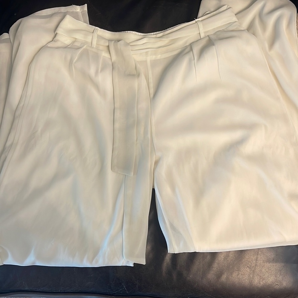 WIDE LEGGED White pants